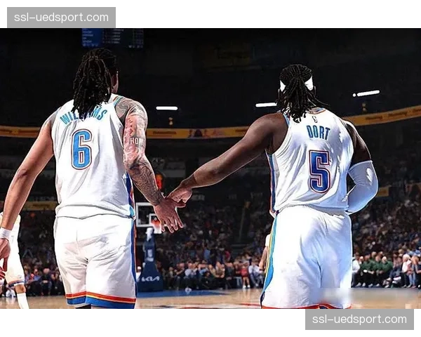 流言:某东部季后赛球队正与自由市场上一名以转换防守著称的老将侧翼接触 流言:某东部季后赛球队正与自由市场上一名以转换防守著称的老将侧翼接触