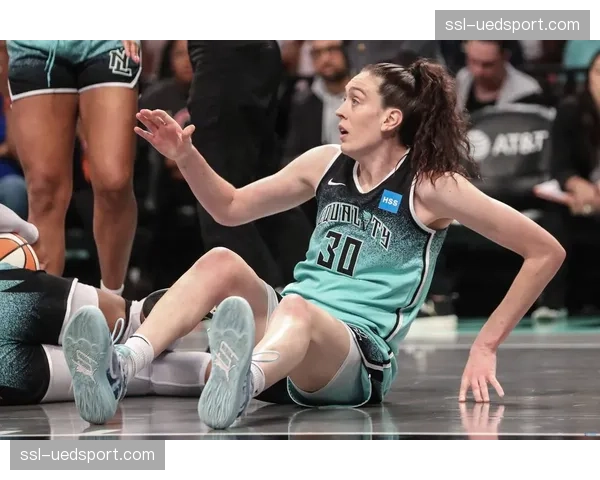 纽约自由人核心布里安娜-斯图尔特已从脚部轻微应力反应中康复,参与完整训练 纽约自由人核心布里安娜-斯图尔特已从脚部轻微应力反应中康复,参与完整训练